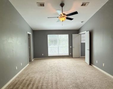 2605 Calumet Street - Photo Thumbnail 2