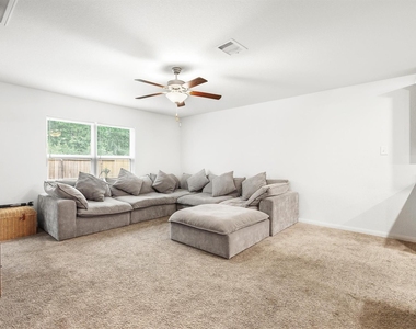 10619 Lost Maples Drive - Photo Thumbnail 5