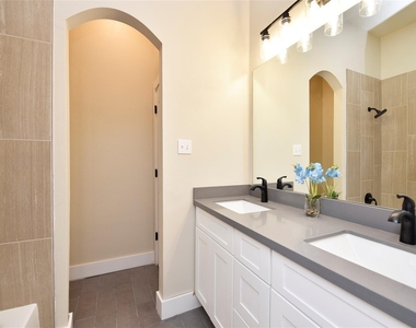 7715 Butler Lakes Court - Photo Thumbnail 20