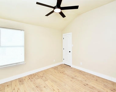 7715 Butler Lakes Court - Photo Thumbnail 22