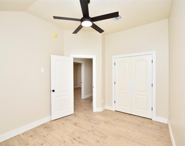 7715 Butler Lakes Court - Photo Thumbnail 19