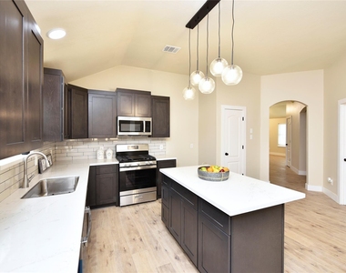 7715 Butler Lakes Court - Photo Thumbnail 13