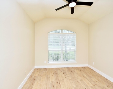 7715 Butler Lakes Court - Photo Thumbnail 25