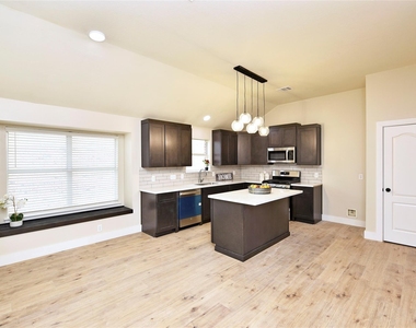 7715 Butler Lakes Court - Photo Thumbnail 15