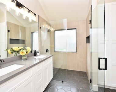 7715 Butler Lakes Court - Photo Thumbnail 21