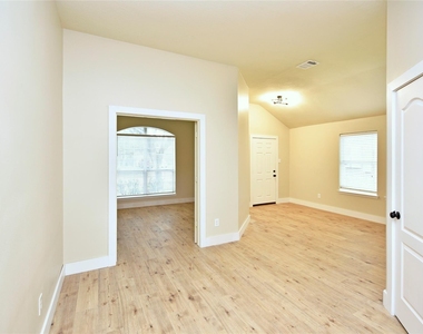 7715 Butler Lakes Court - Photo Thumbnail 11