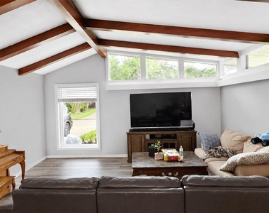 1139 Mainland Drive - Photo Thumbnail 5