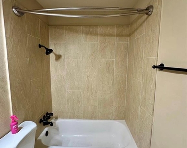5343 Richmond Avenue - Photo Thumbnail 6