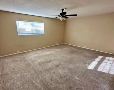 5343 Richmond Avenue - Photo Thumbnail 3
