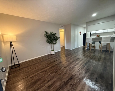 9733 Neuens Road - Photo Thumbnail 5