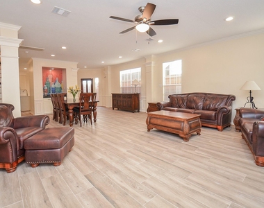 4916 Inker Street - Photo Thumbnail 2