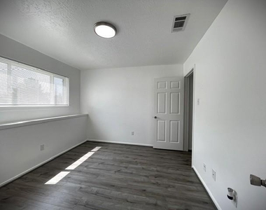 15523 Pensgate Street - Photo Thumbnail 20