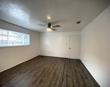 15523 Pensgate Street - Photo Thumbnail 10
