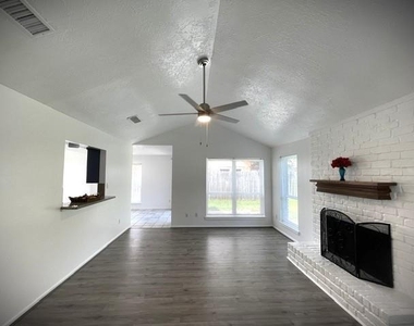 15523 Pensgate Street - Photo Thumbnail 6