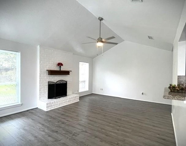 15523 Pensgate Street - Photo Thumbnail 5