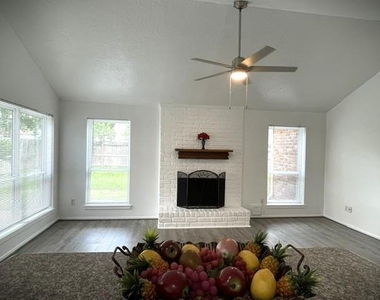 15523 Pensgate Street - Photo Thumbnail 3
