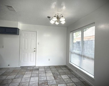 15523 Pensgate Street - Photo Thumbnail 8