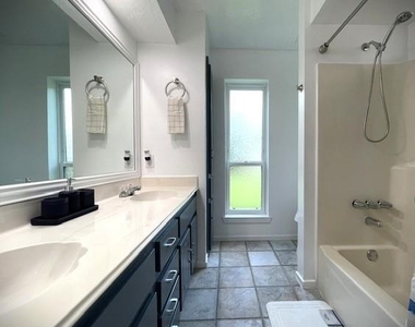 15523 Pensgate Street - Photo Thumbnail 13