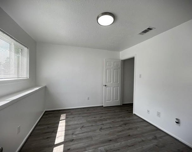 15523 Pensgate Street - Photo Thumbnail 19
