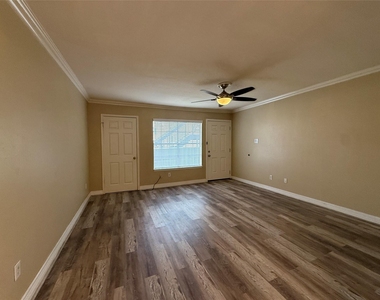 2250 Bering Drive - Photo Thumbnail 7