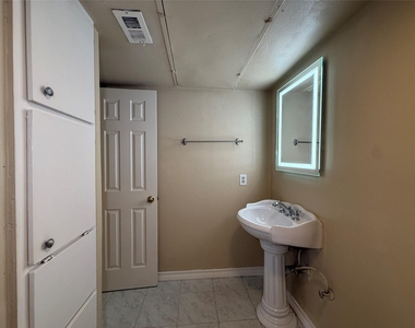 2250 Bering Drive - Photo Thumbnail 14