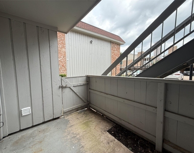 2250 Bering Drive - Photo Thumbnail 4