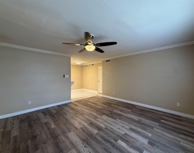 2250 Bering Drive - Photo Thumbnail 5
