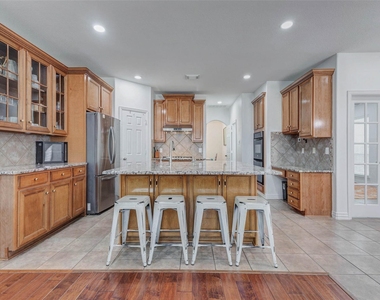 26511 Cresent Cove Lane - Photo Thumbnail 7