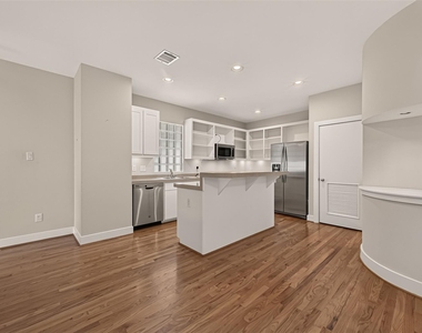733 W 22nd Street - Photo Thumbnail 13