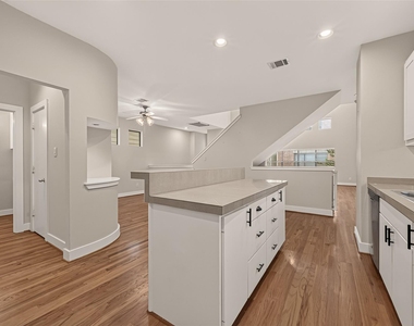 733 W 22nd Street - Photo Thumbnail 21