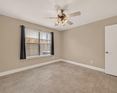 733 W 22nd Street - Photo Thumbnail 7