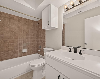 733 W 22nd Street - Photo Thumbnail 5