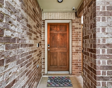 733 W 22nd Street - Photo Thumbnail 1