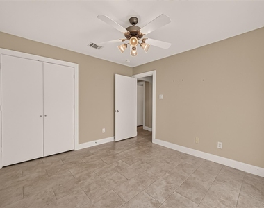733 W 22nd Street - Photo Thumbnail 3