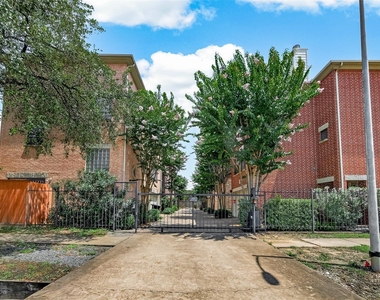 733 W 22nd Street - Photo Thumbnail 36