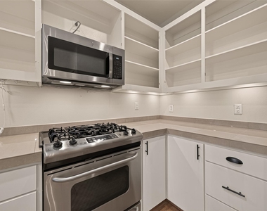 733 W 22nd Street - Photo Thumbnail 17
