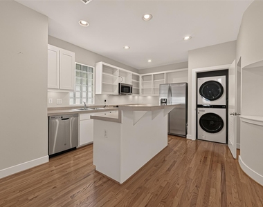 733 W 22nd Street - Photo Thumbnail 20