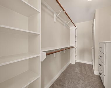 733 W 22nd Street - Photo Thumbnail 31