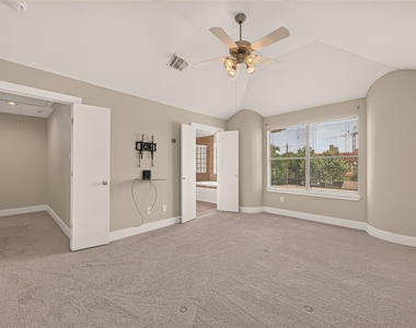 733 W 22nd Street - Photo Thumbnail 25