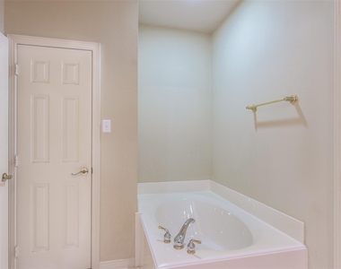 10735 Norchester Village - Photo Thumbnail 14