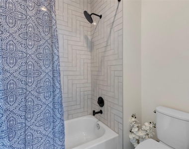 1275 Oakmont Bend Drive - Photo Thumbnail 12