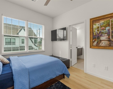 1275 Oakmont Bend Drive - Photo Thumbnail 10