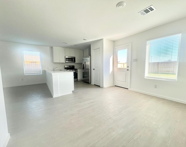 712 Zuppino Lane - Photo Thumbnail 7