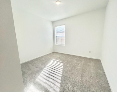 712 Zuppino Lane - Photo Thumbnail 11