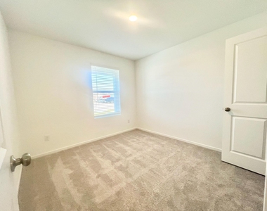 712 Zuppino Lane - Photo Thumbnail 8