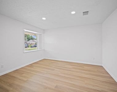 10935 Silkwood Drive - Photo Thumbnail 3