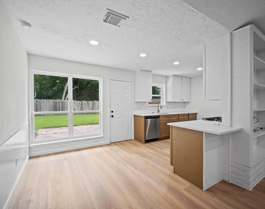 10935 Silkwood Drive - Photo Thumbnail 6