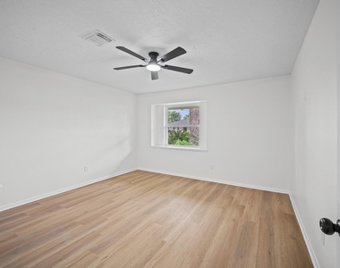 10935 Silkwood Drive - Photo Thumbnail 14