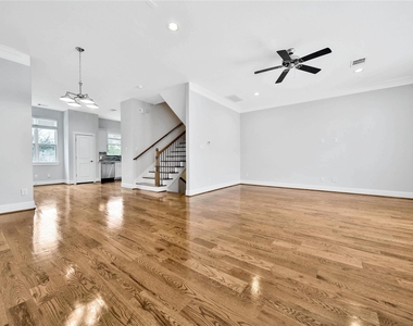 626 E 28th Street - Photo Thumbnail 4