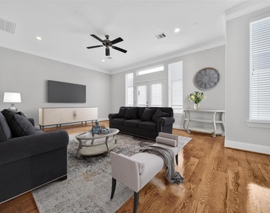 626 E 28th Street - Photo Thumbnail 3